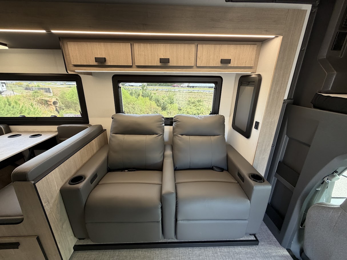 2027 GRAND DESIGN LINEAGE SERIESE 30DC - Image 24