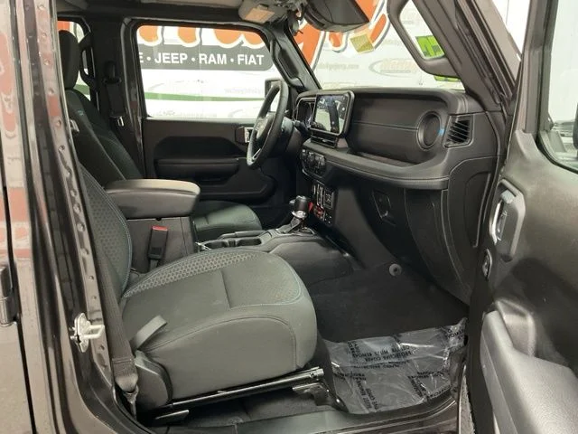 2025 Jeep Wrangler 4xe Rubicon 4x4 - Image 25