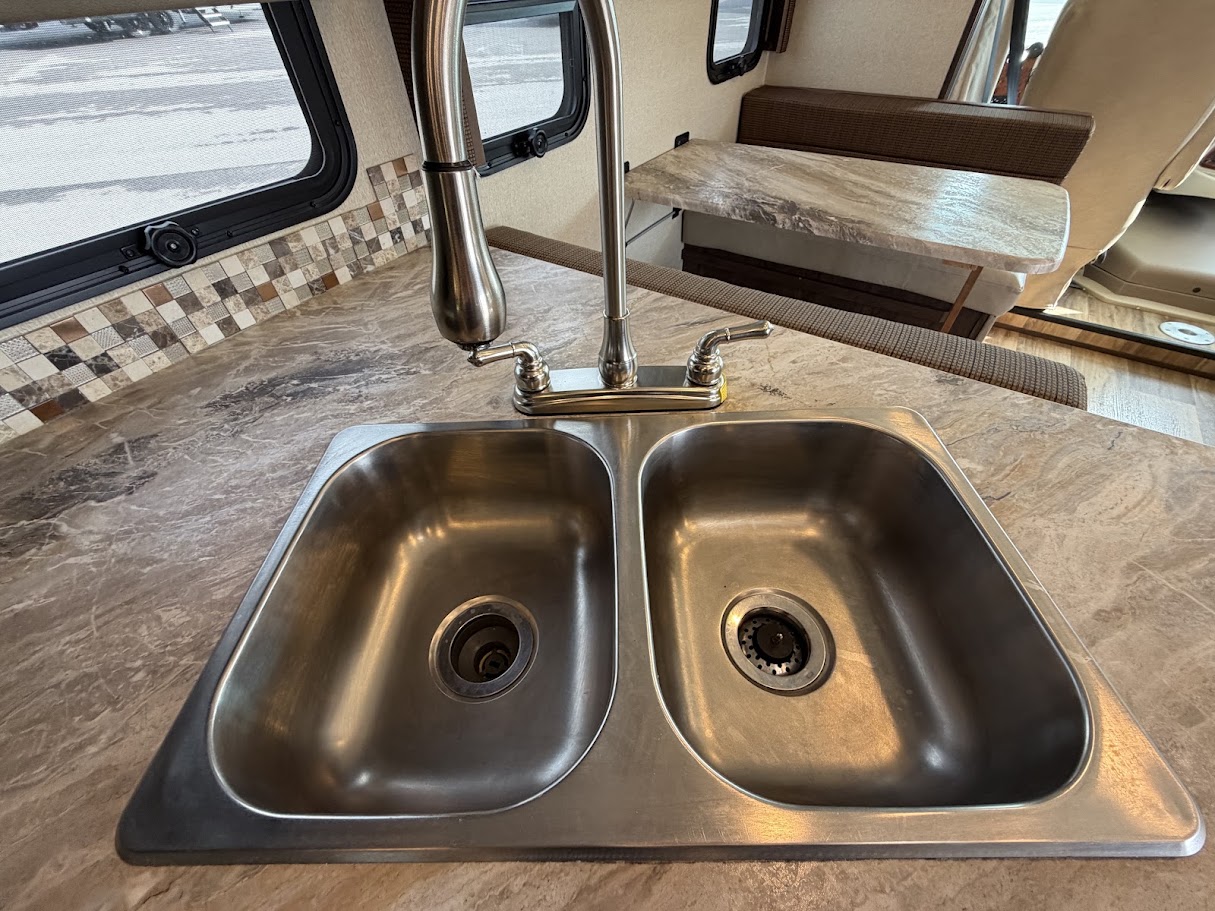 2019 COACHMEN PURSUIT 31BH - Image 23