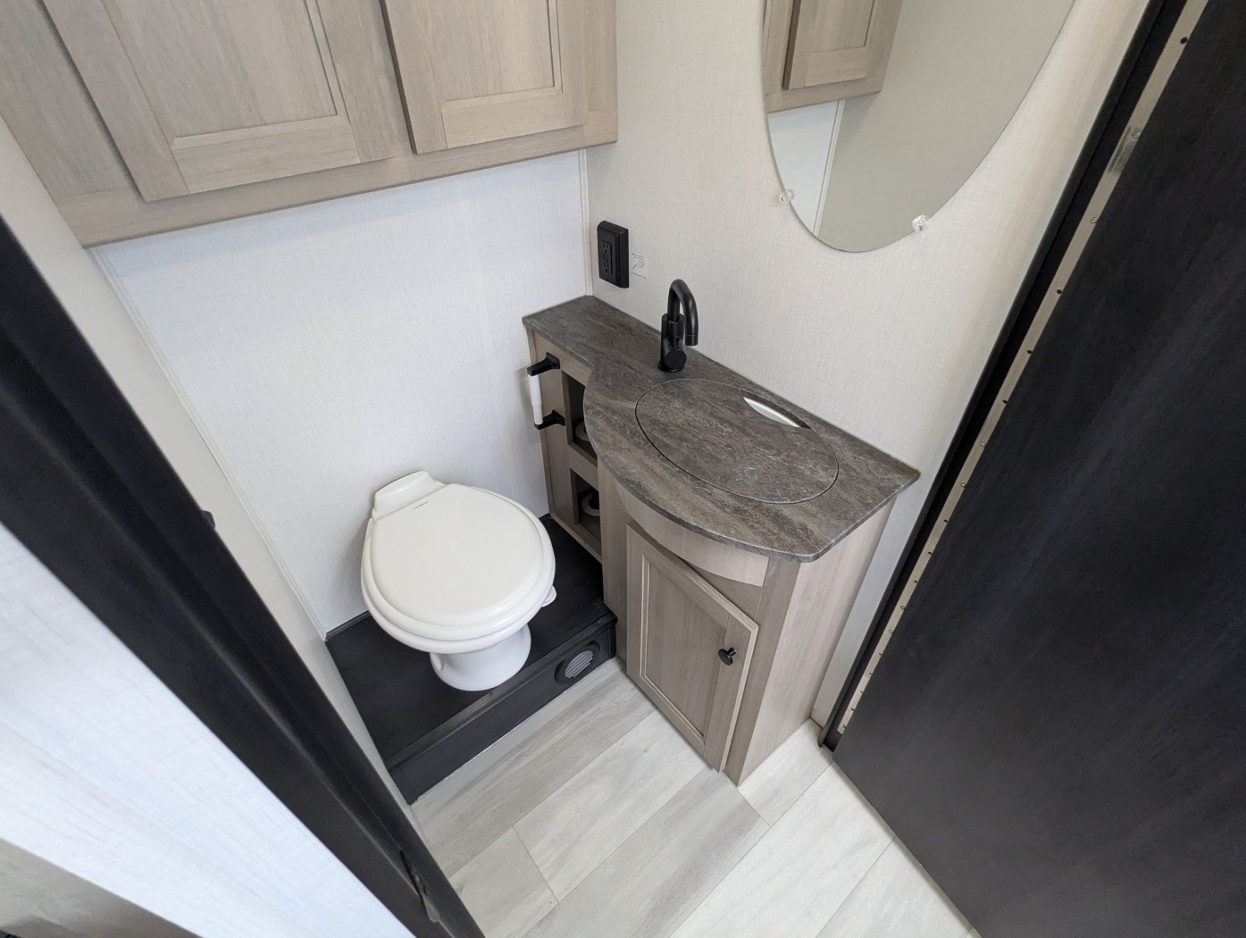 2026 FOREST RIVER SUNSEEKER 2750SLE - Image 24