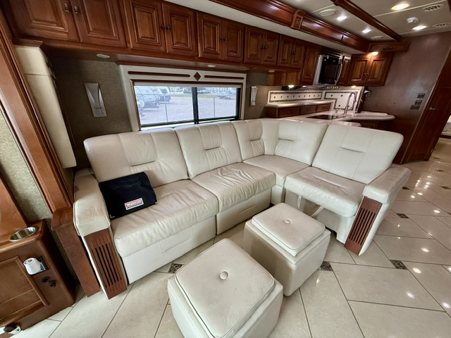 2013 WINNEBAGO TOUR 42QD - Image 8