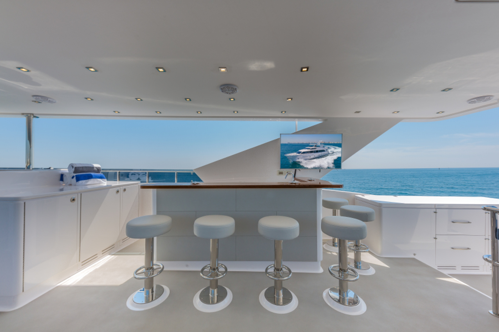 2018 Hargrave Raised Pilothouse - Image 9