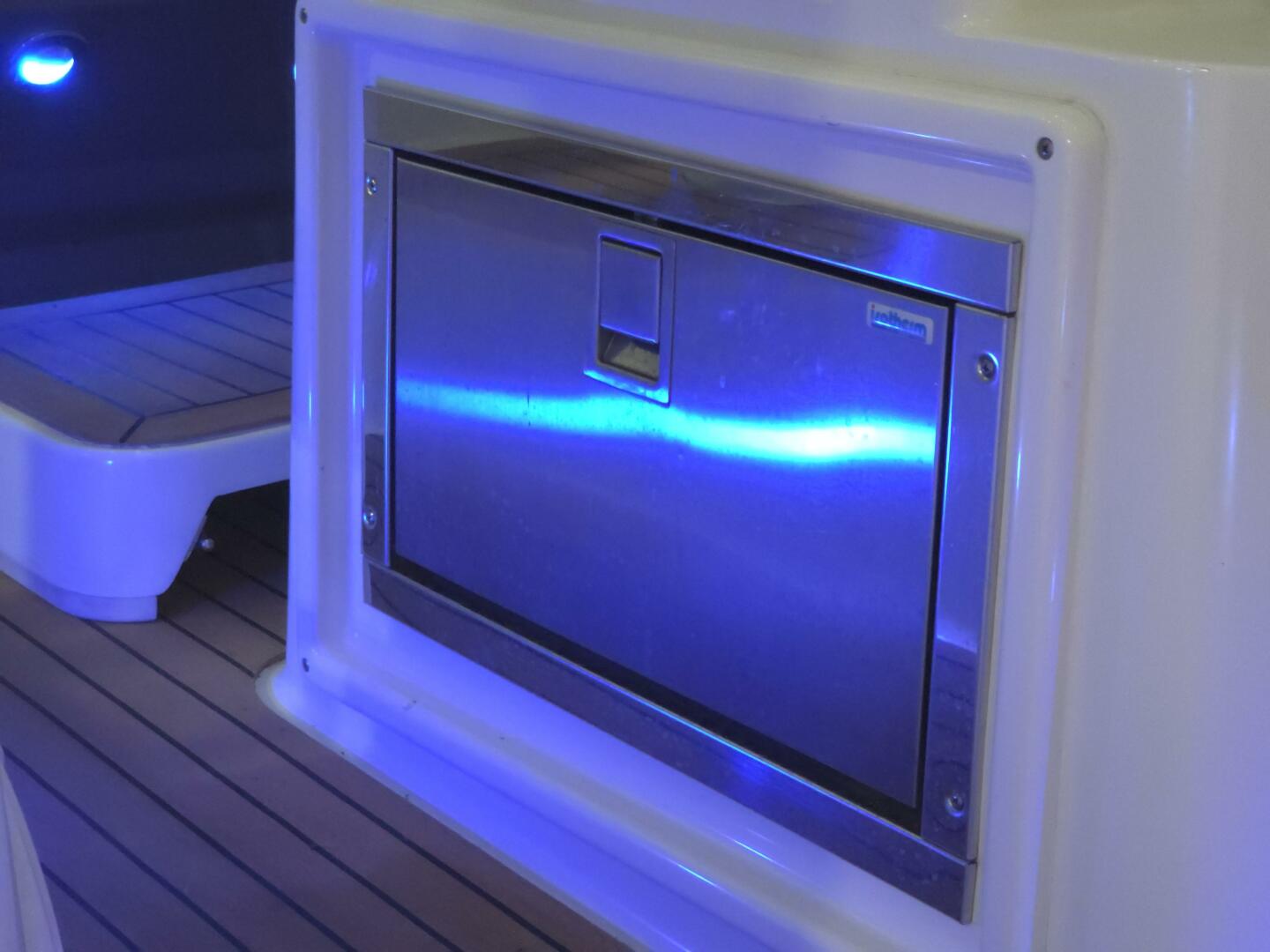 2008 Cruisers Yachts - Image 35