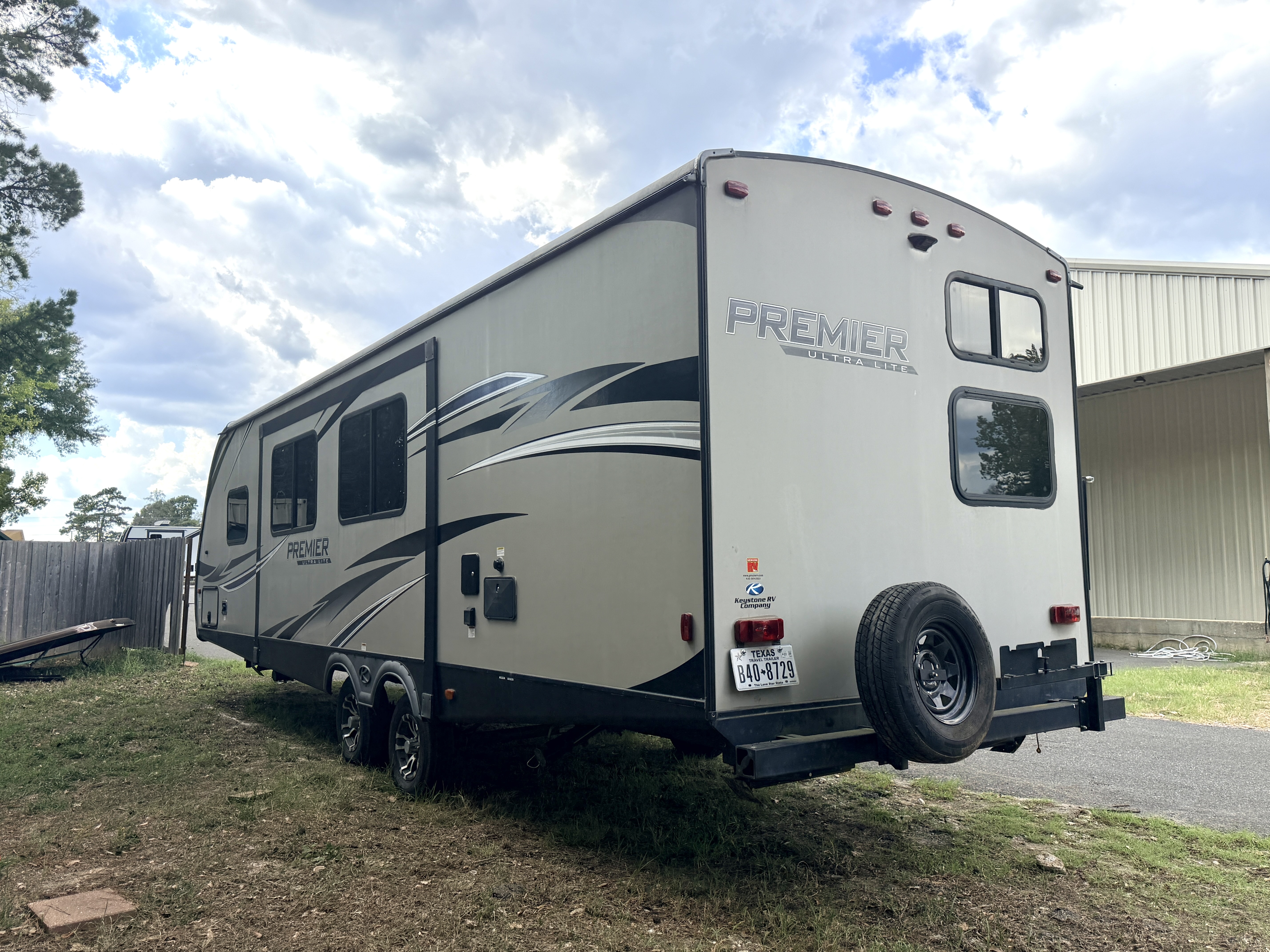 2019 Keystone PREMIER 298BHPR - Image 4
