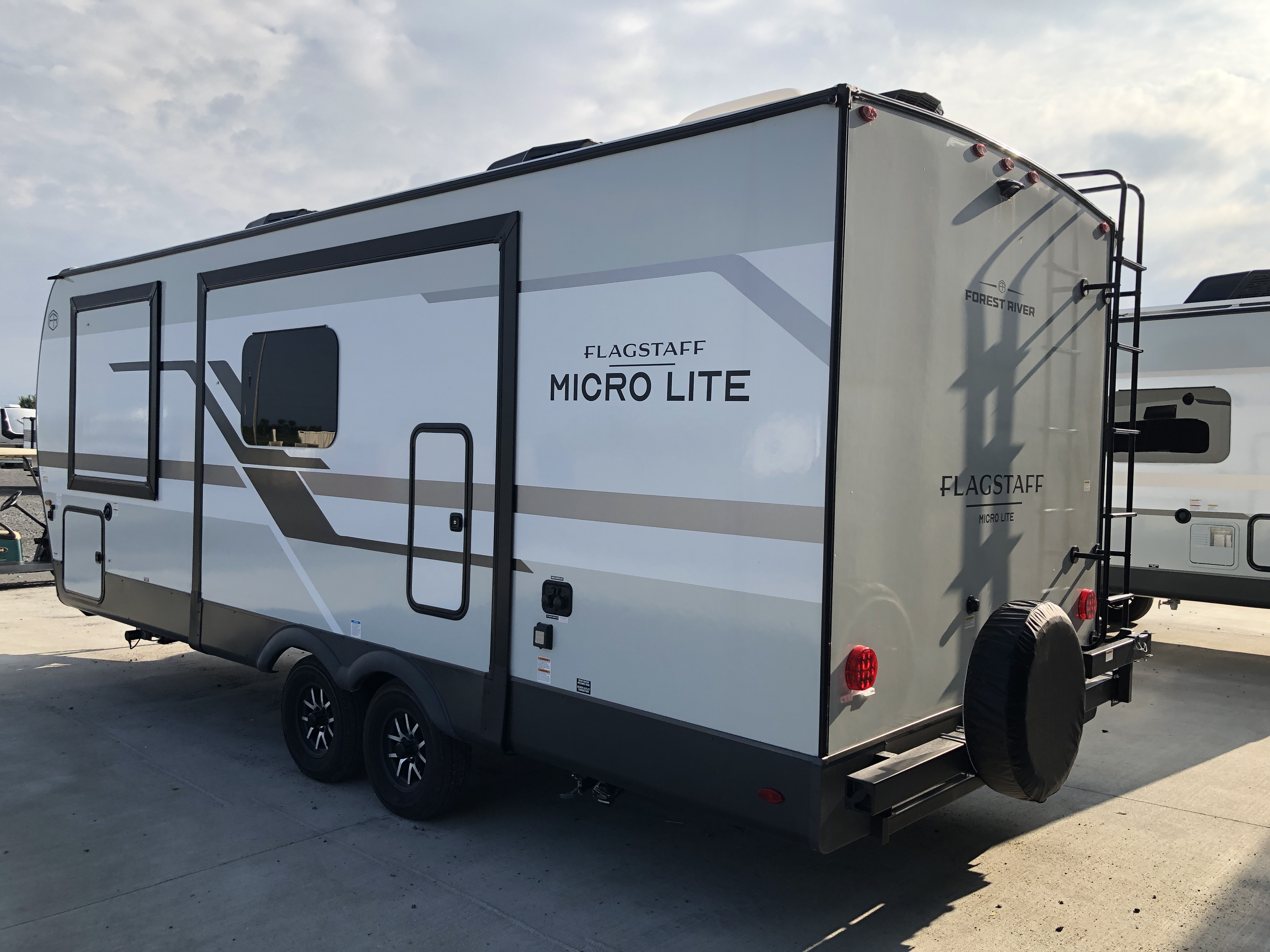 2026 Forest River Flagstaff Micro Lite 25BSDS - Image 5