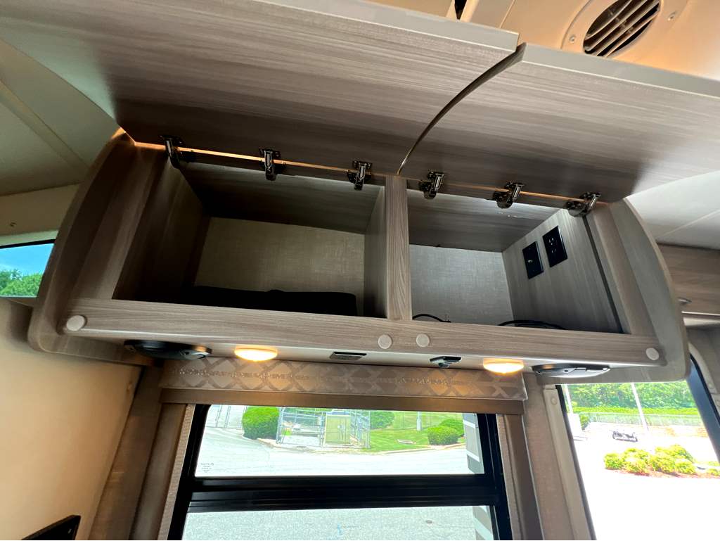 2022 THOR MOTOR COACH DELANO 24RW - Image 10