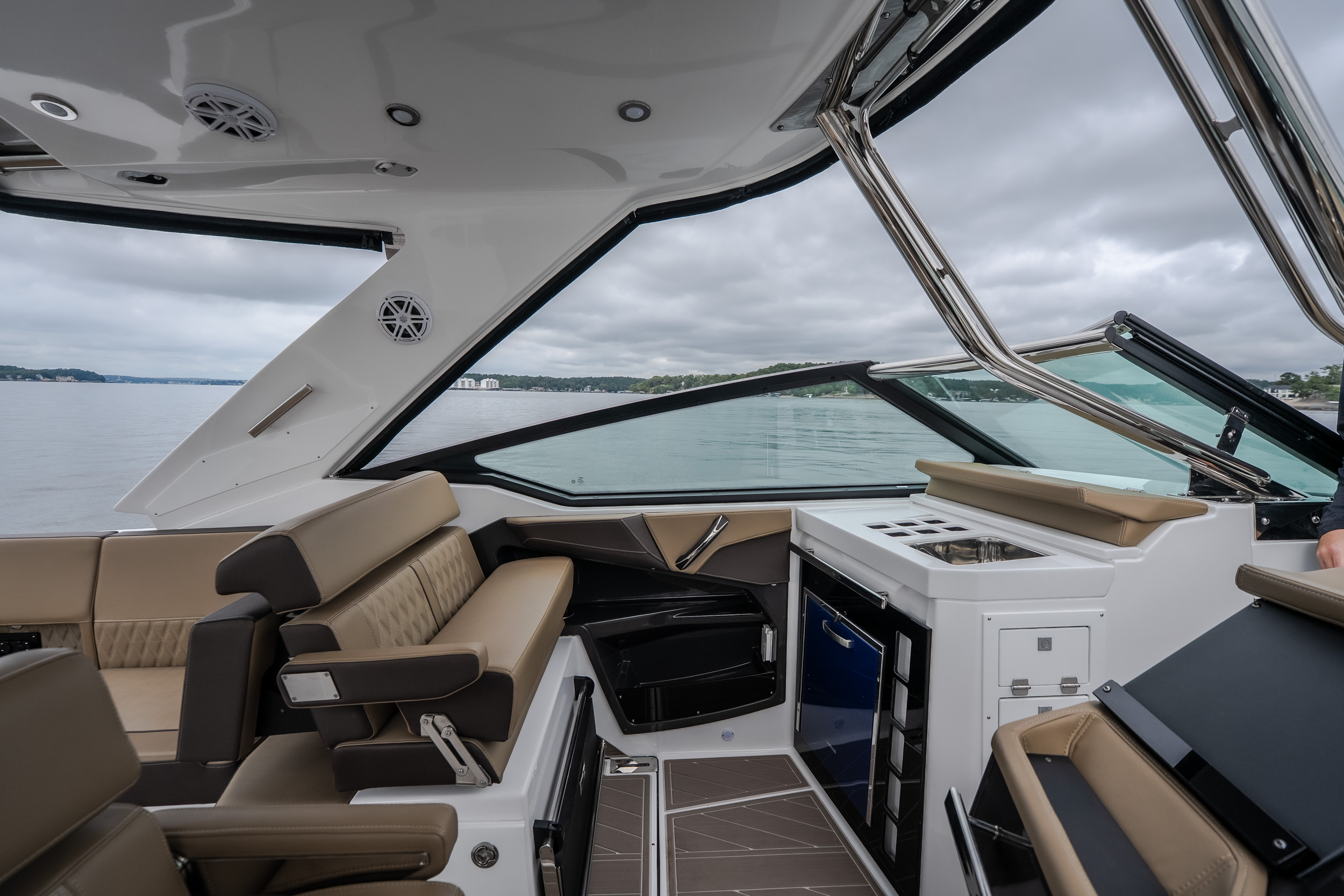 2025 Monterey 385SS - Image 36