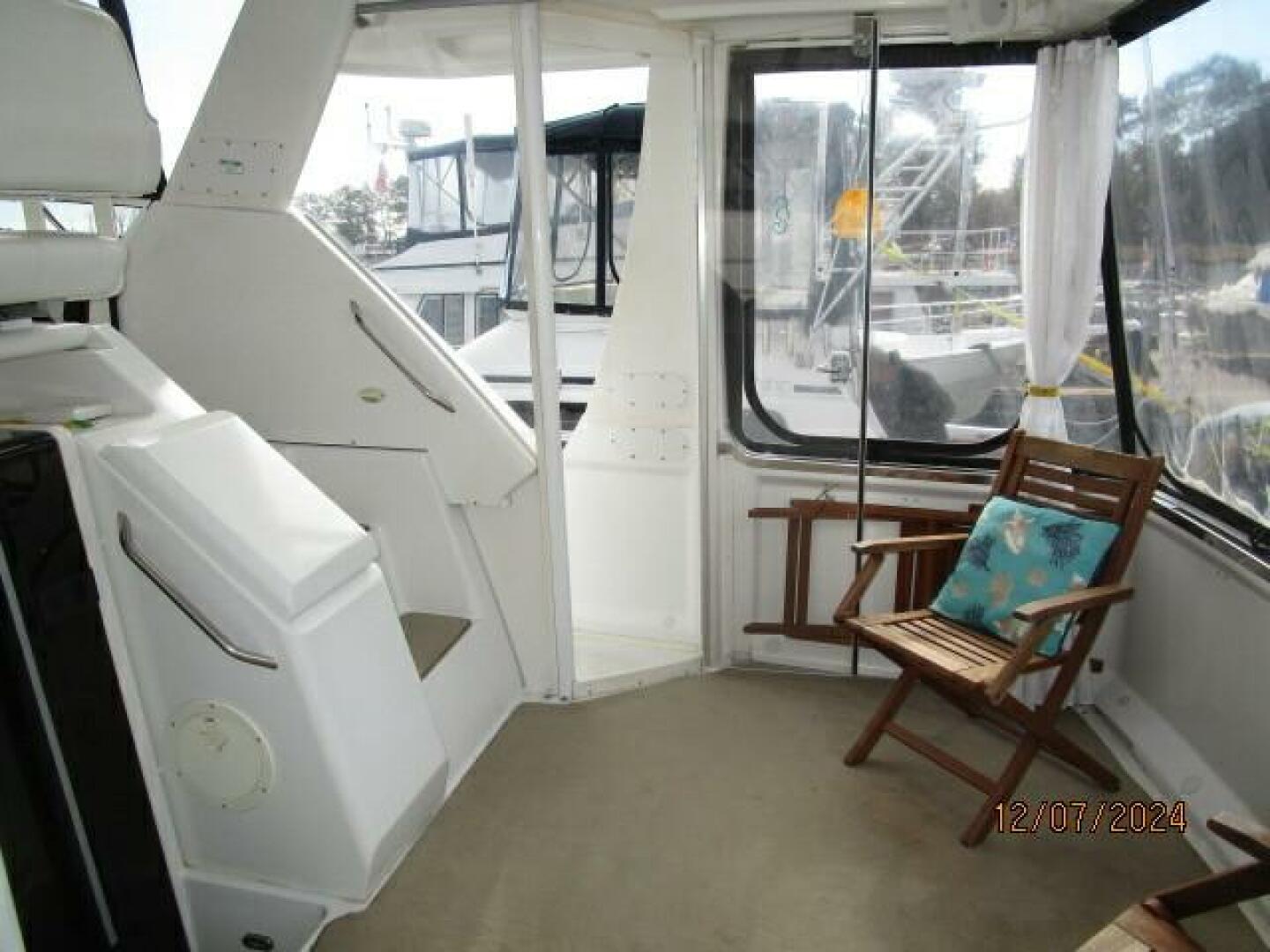 1999 Carver 40 Cockpit - Image 32