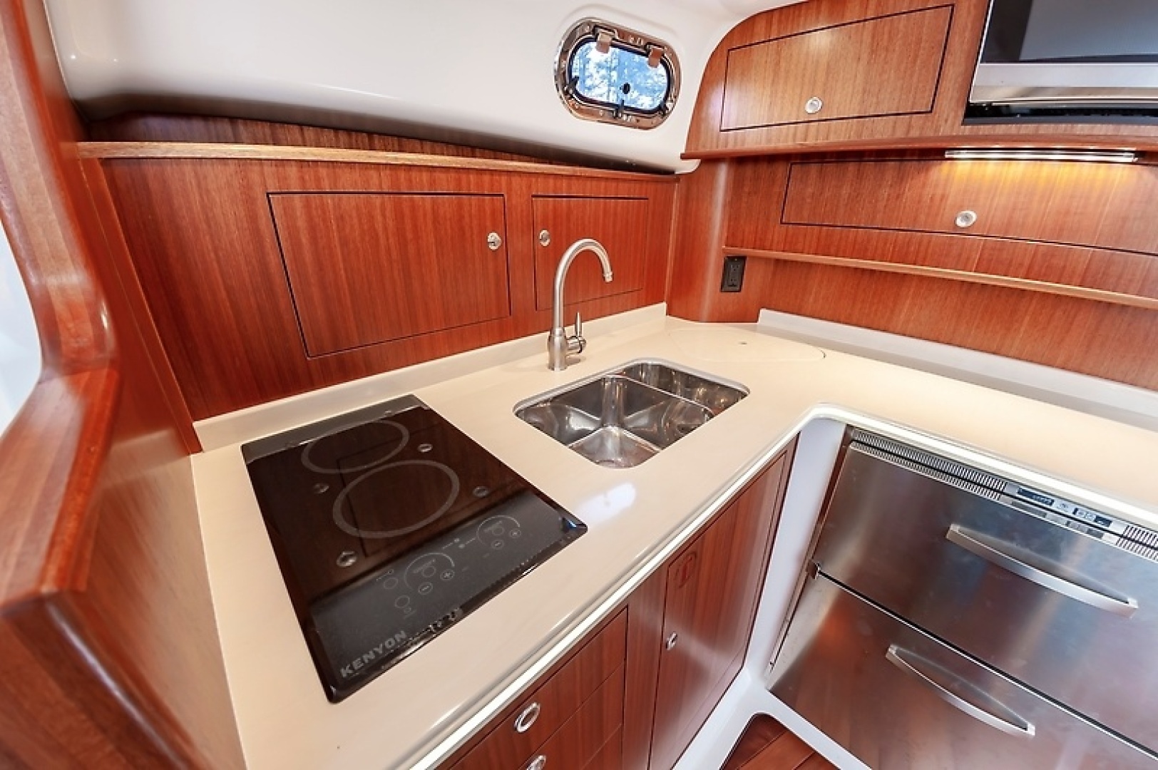 2015 PURSUIT 385 OS Base - Image 27
