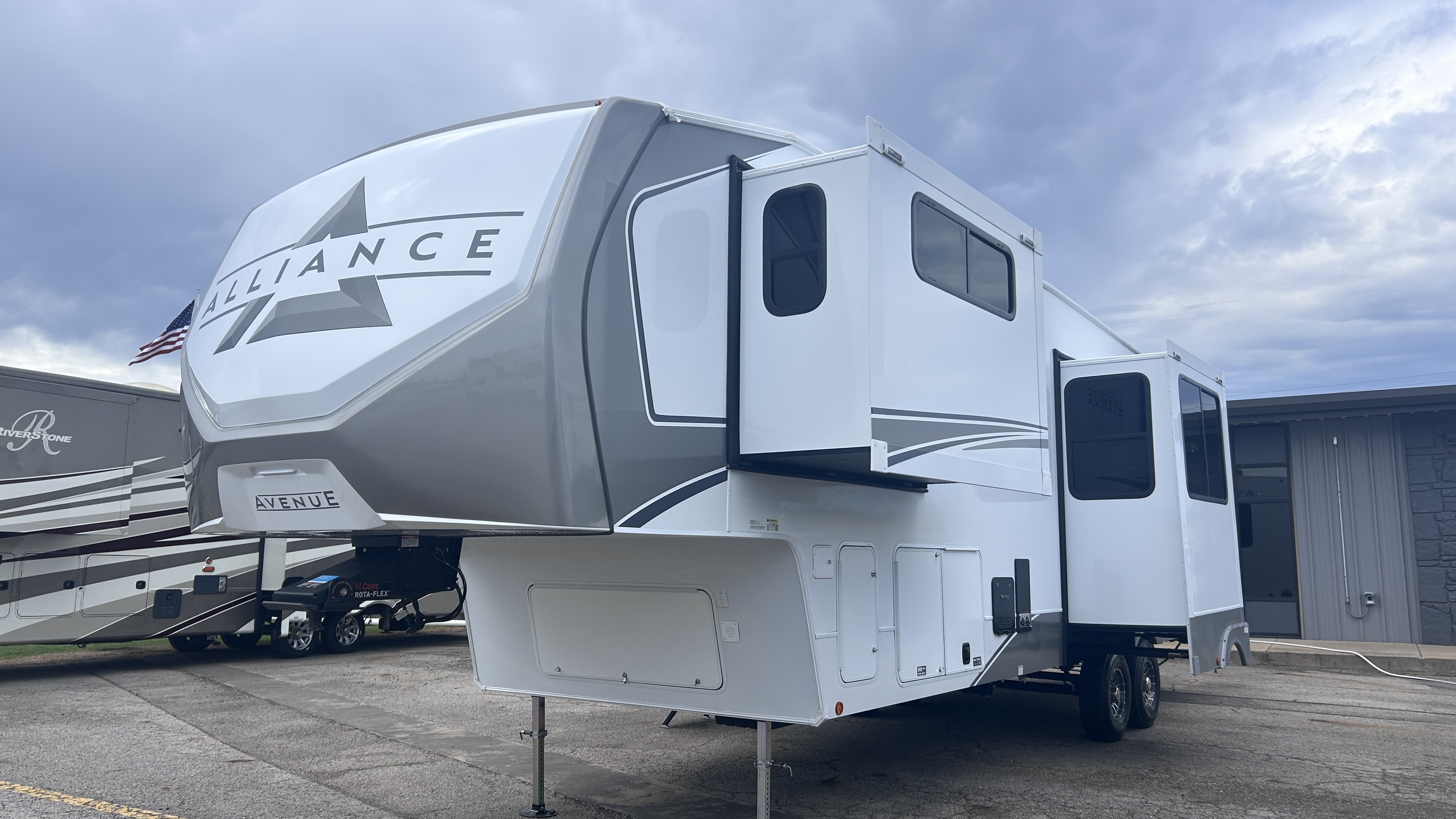 2026 Alliance RV Avenue 35RKS - Image 4