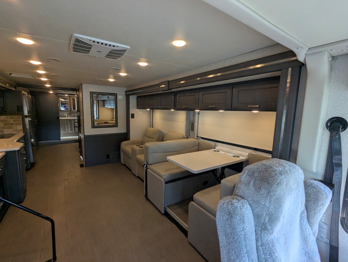 2023 Thor Motor Coach Palazzo 37.5 - Image 16