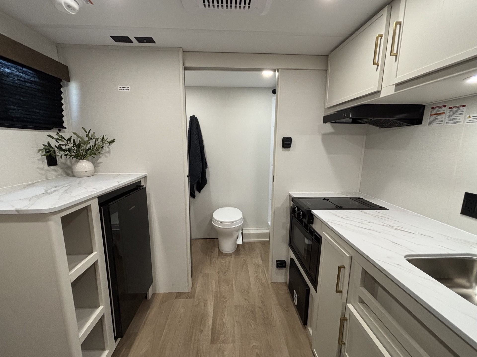 2027 Grand Design TRANSCEND ONE 121RBL - Image 10