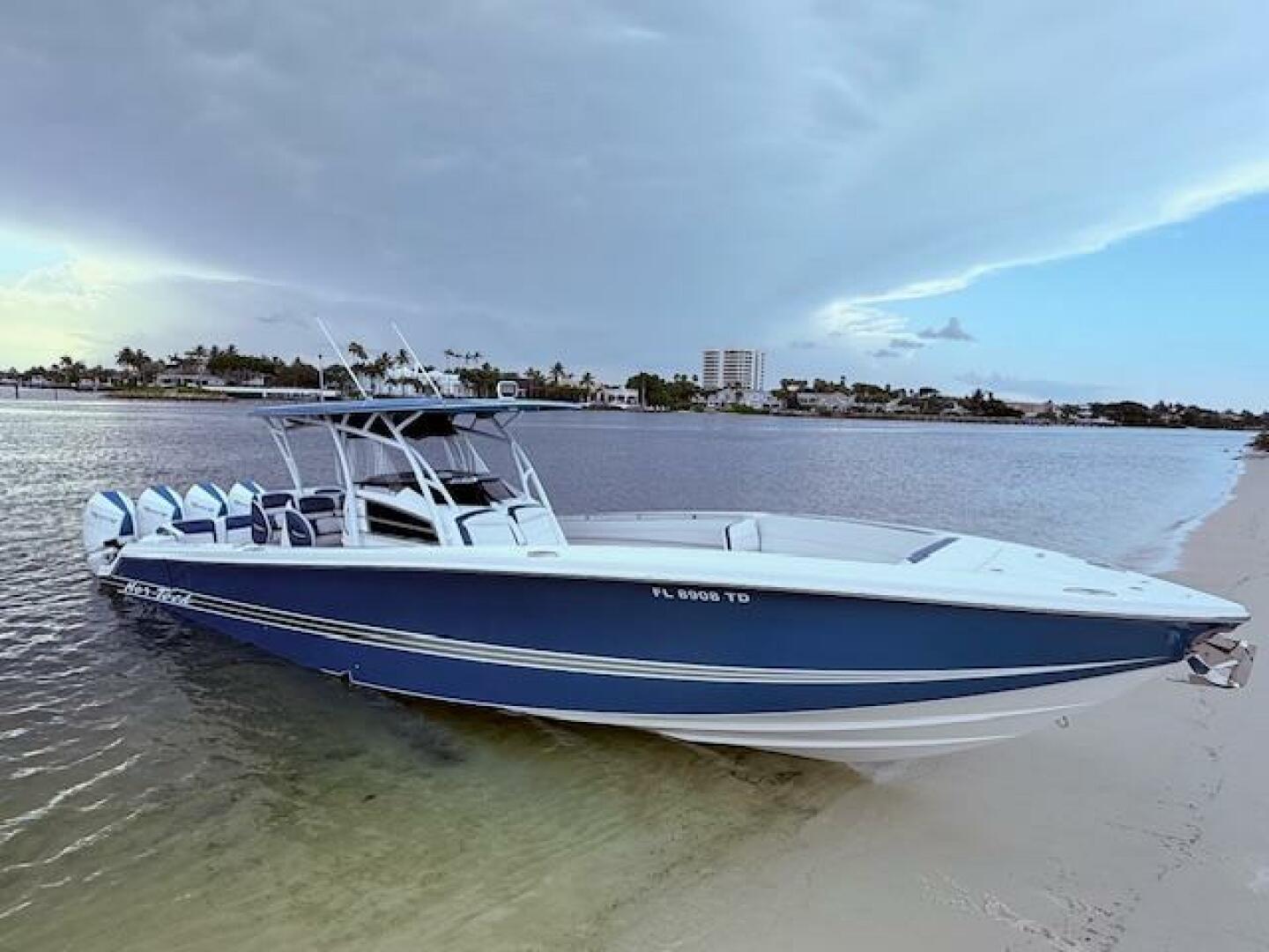 2022 Nor-Tech 390 Sport Center Console - Image 3