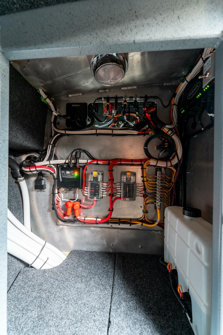 2023 Liquid Metal Maquinna Crew - Image 71