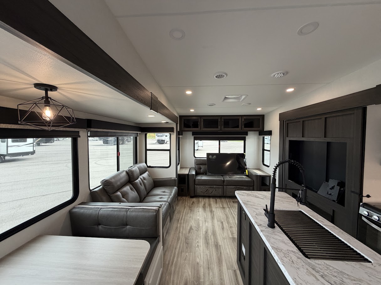 2027 VENTURE RV SPORTTREK 303VIK - Image 9
