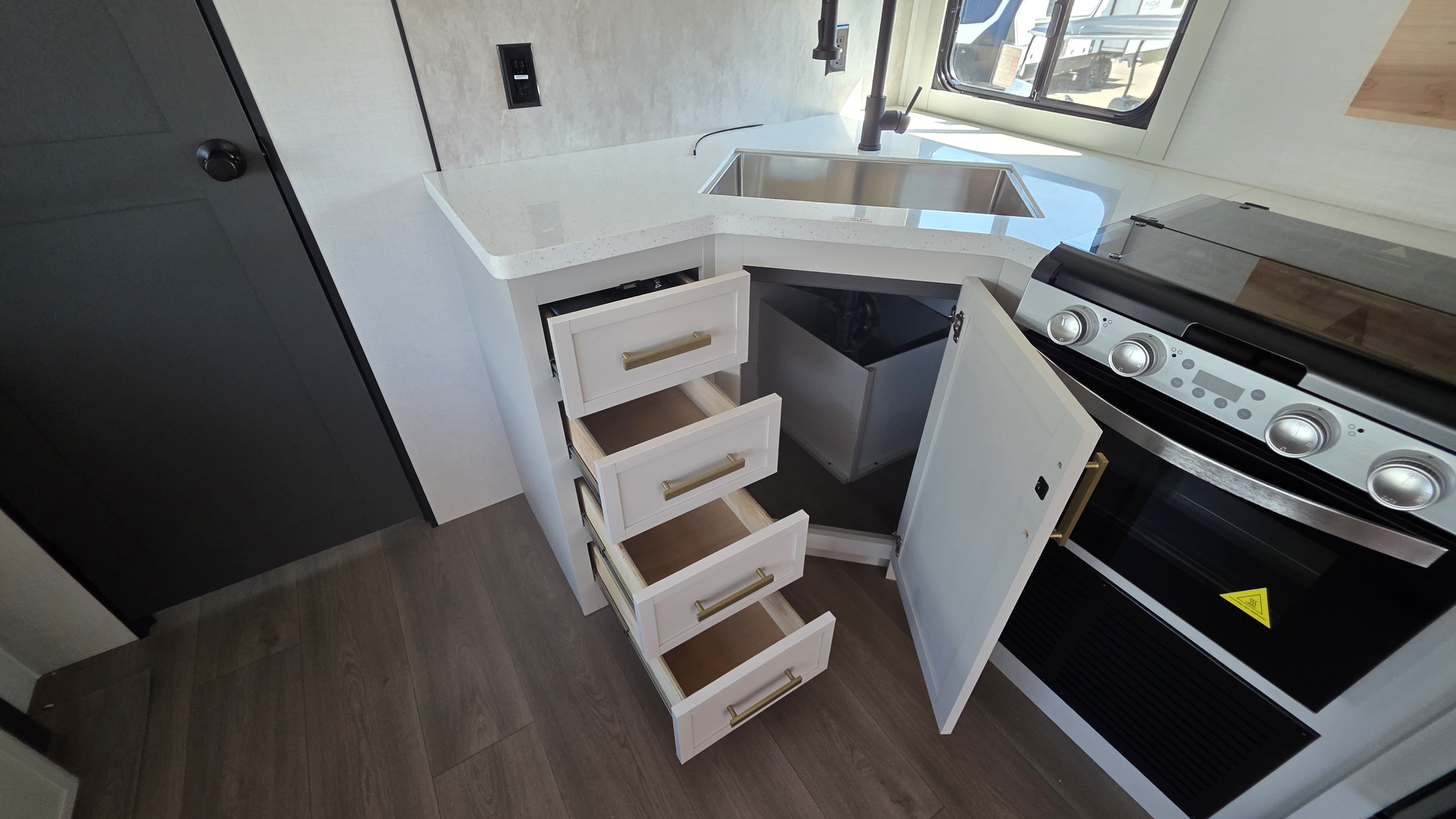 2027 VENTURE RV STRATUS 261VRB - Image 19