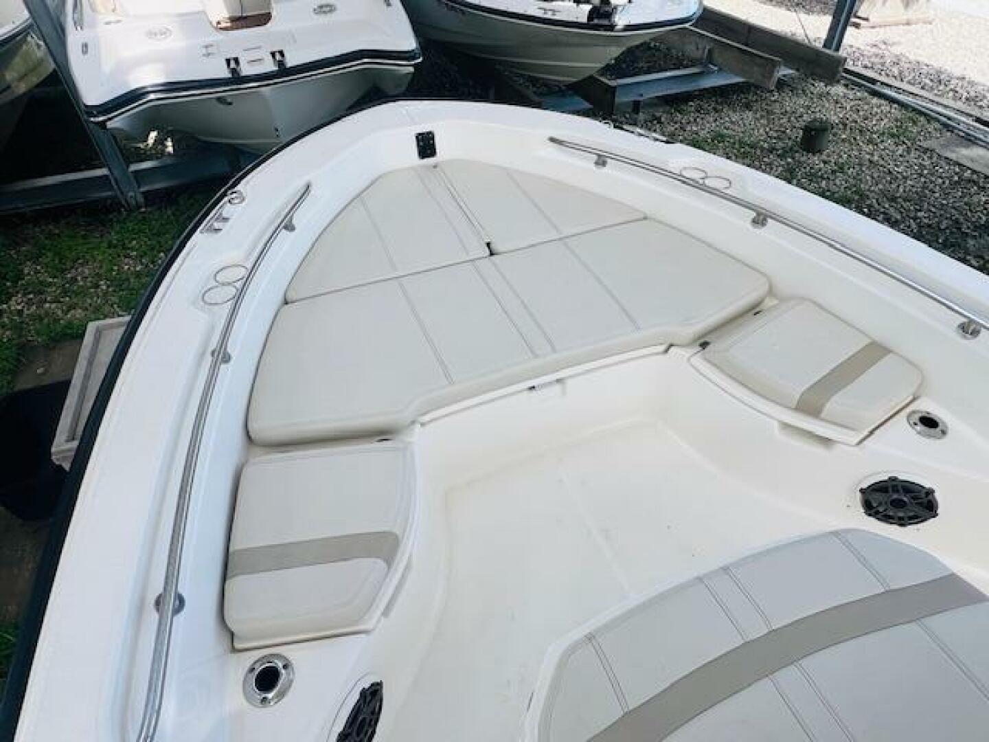 2023 Boston Whaler 250 DAUNTLESS Base - Image 6