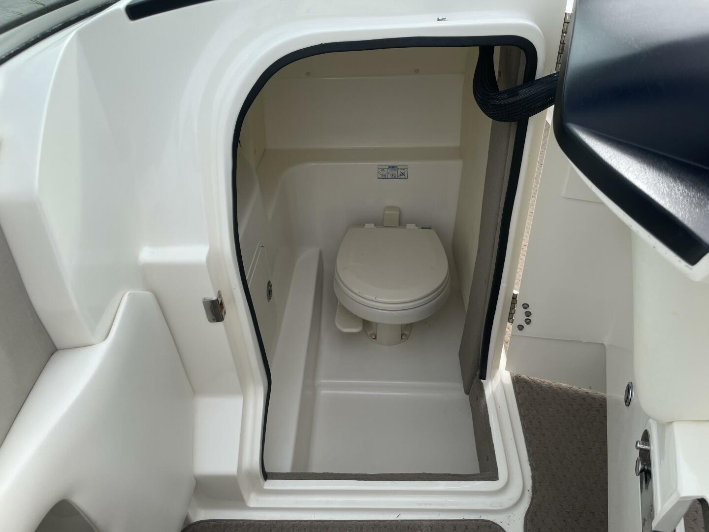 2008 Sea Ray 270 SLX - Image 18