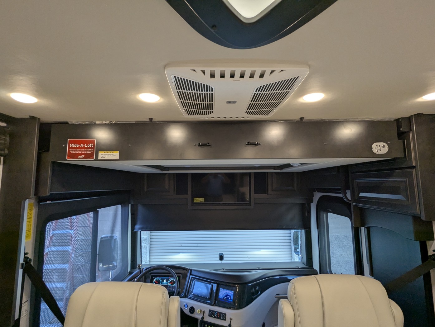 2026 Fleetwood Discovery 38W - Image 10