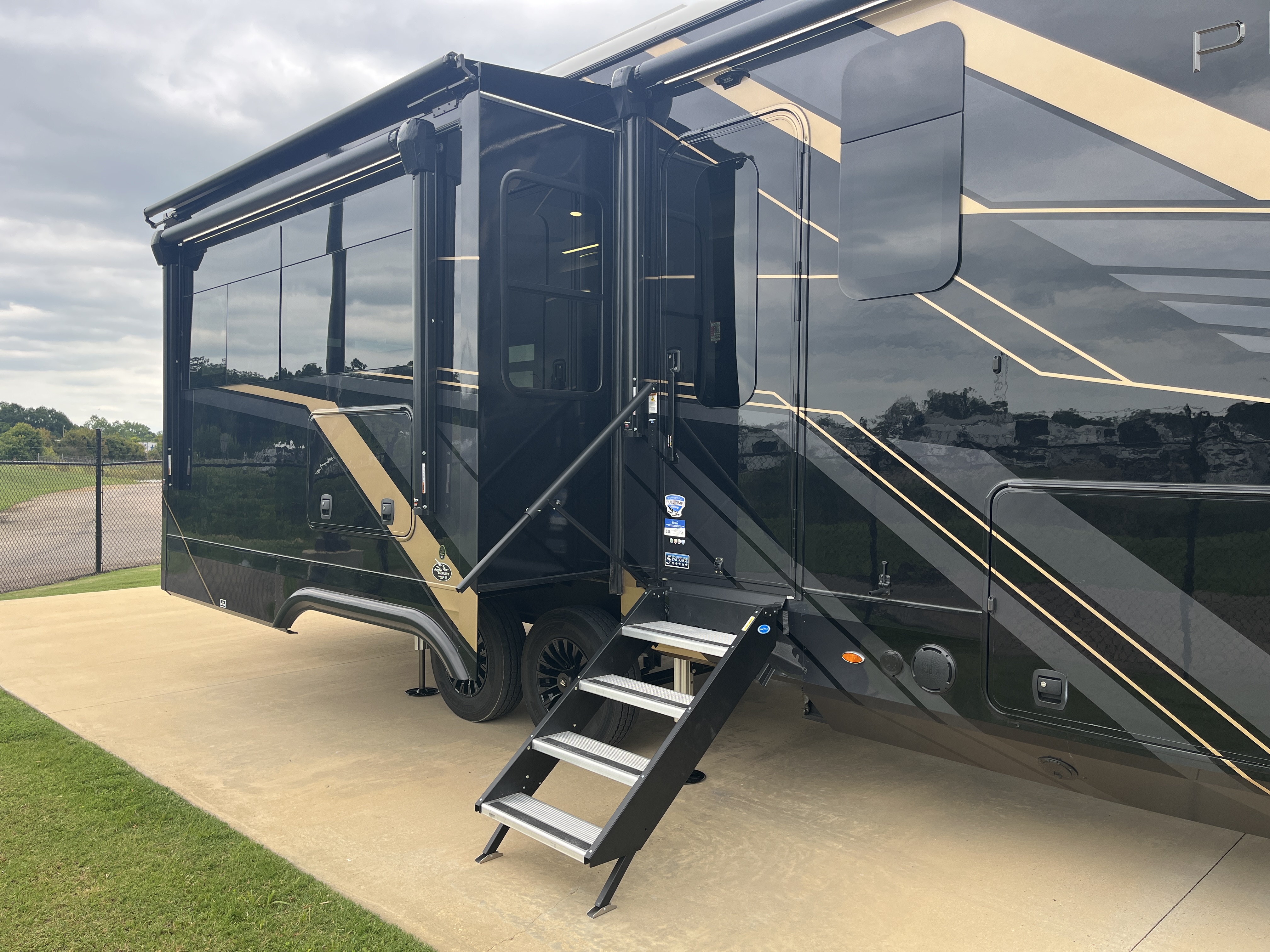 2027 JAYCO PINNACLE 32RLTS - Image 10