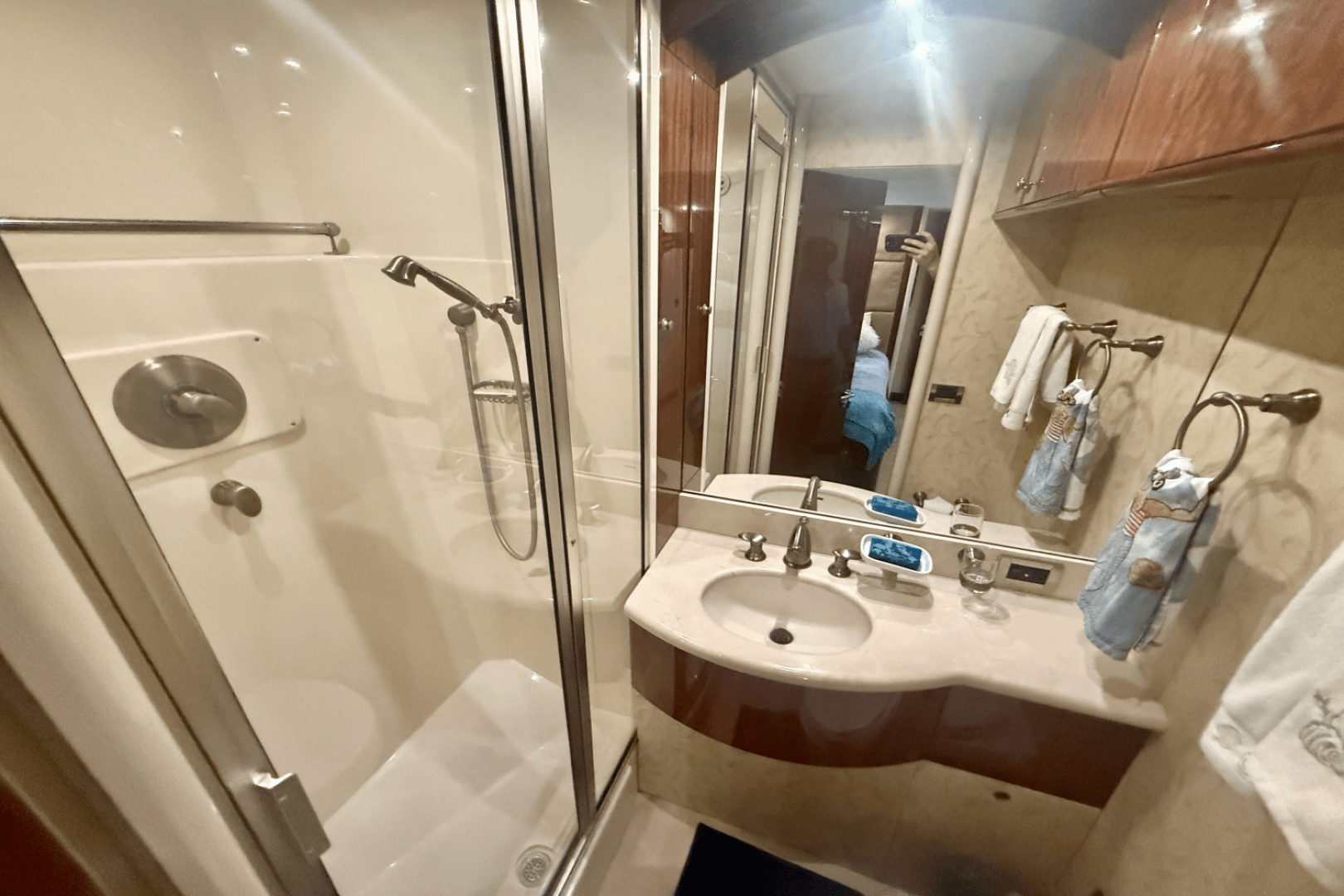 2005 68 FLYBRIDGE - Image 33
