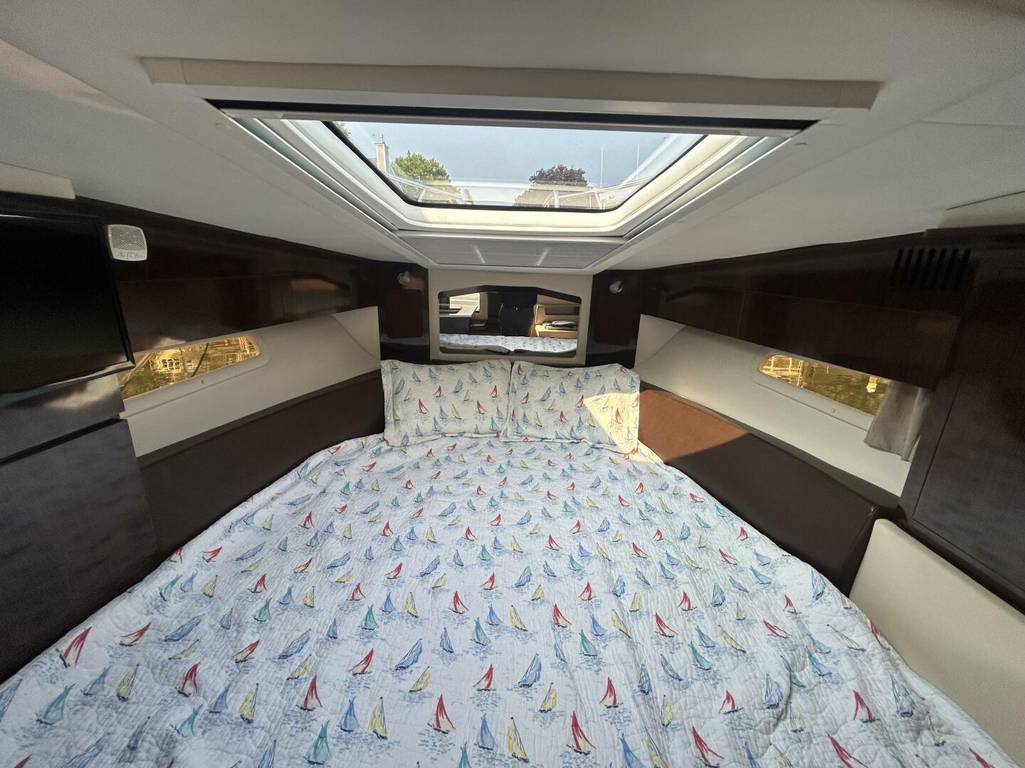 2016 Sea Ray 310 Sundancer - Image 19