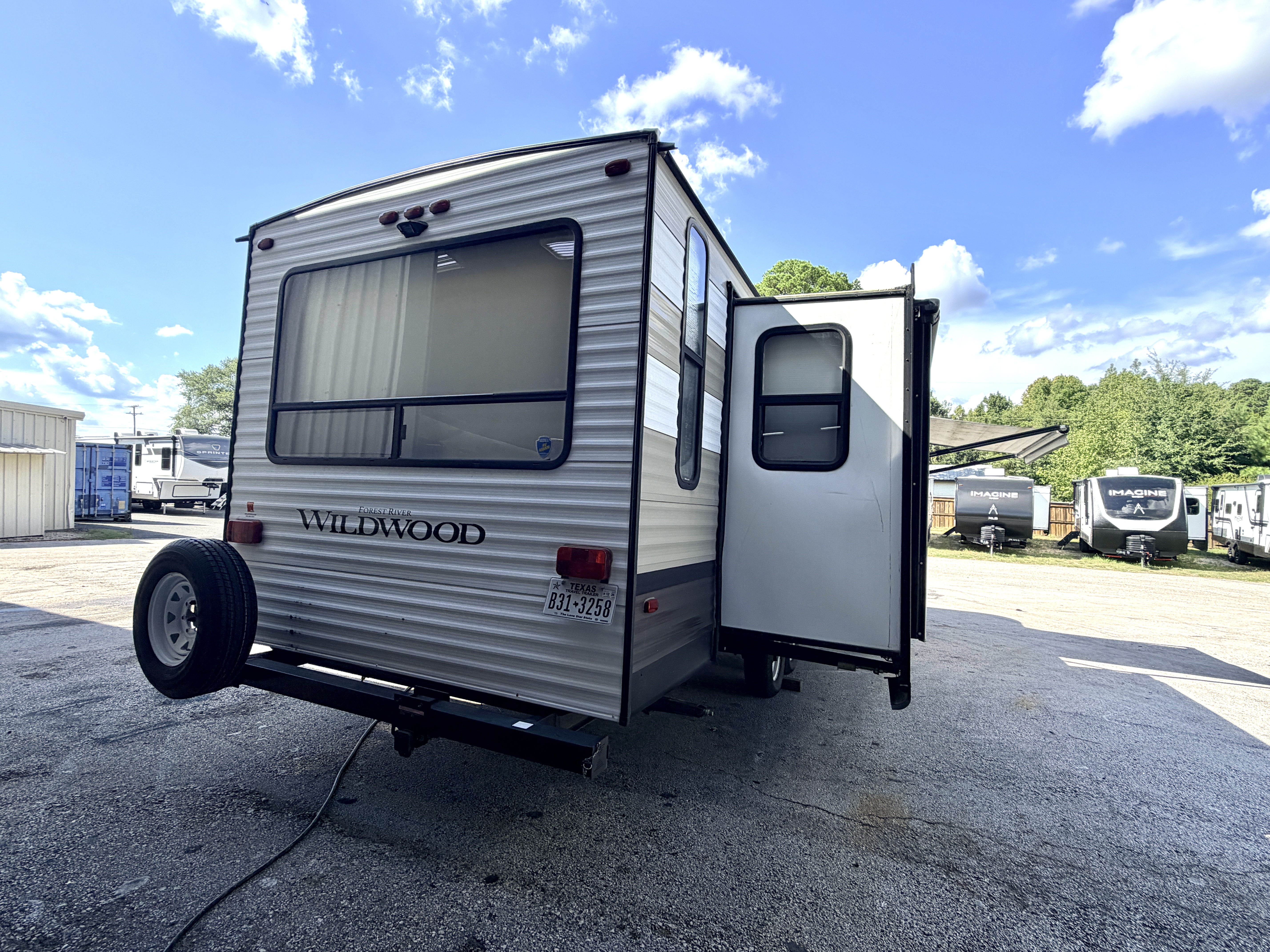 2019 Forest River Wildwood 27RE - Image 7
