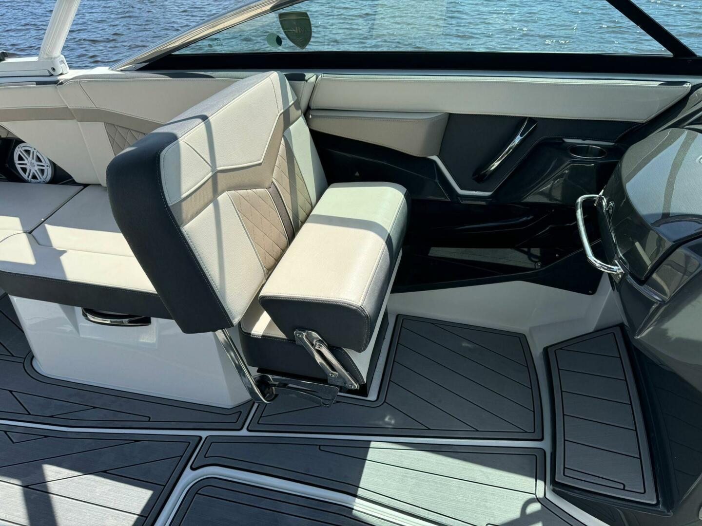 2022 Monterey 278SS - Image 8