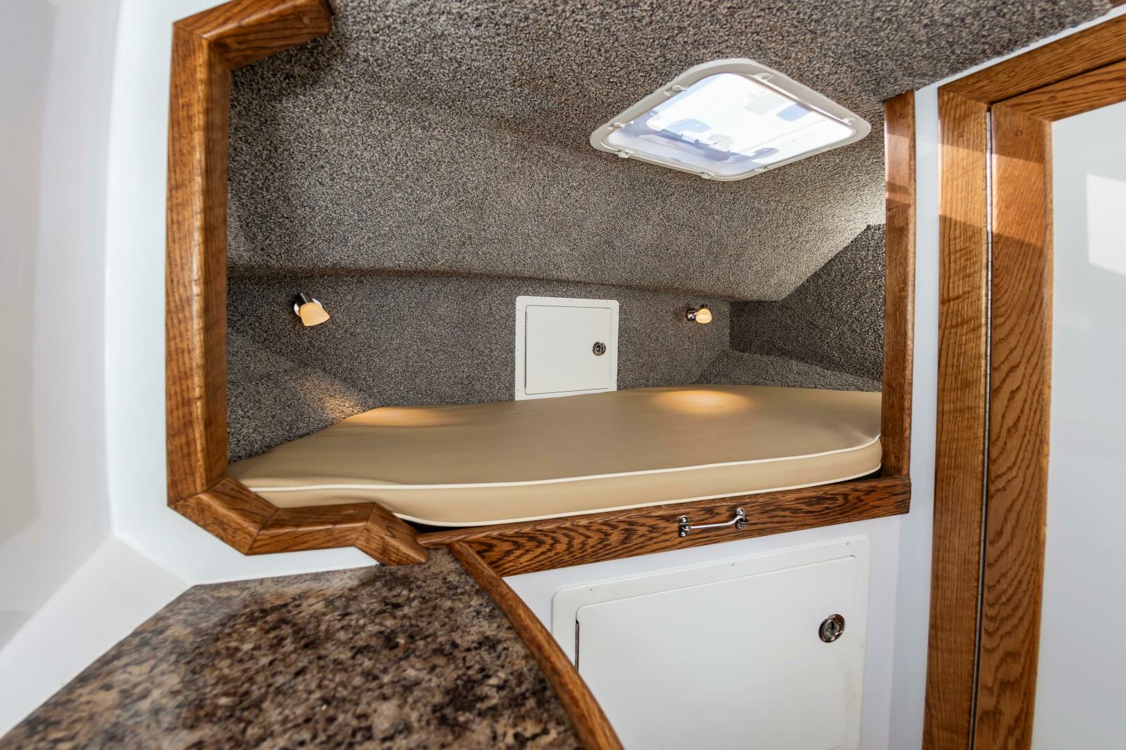 2024 Custom Chesapeake Bay Built Custom 33' - Image 48