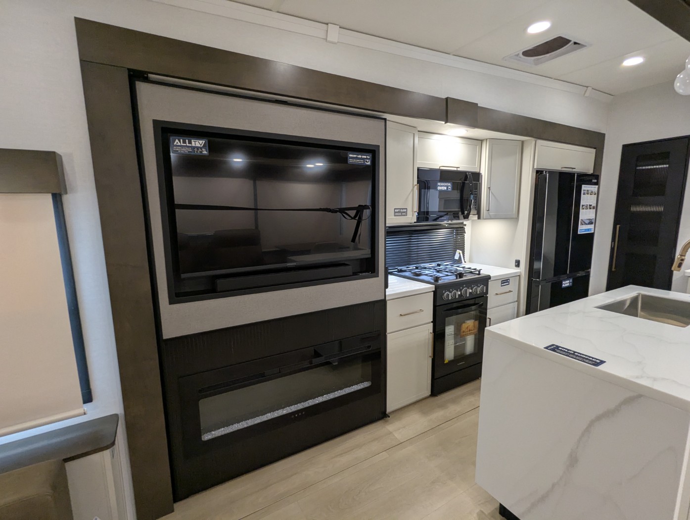 2027 Alliance RV Paradigm 310RL - Image 41