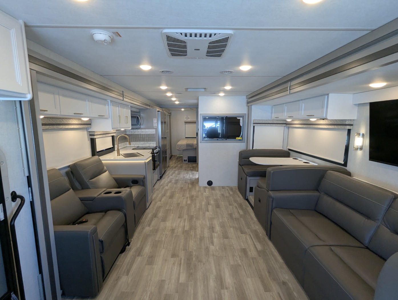 2025 Thor Motor Coach Windsport 35R - Image 16