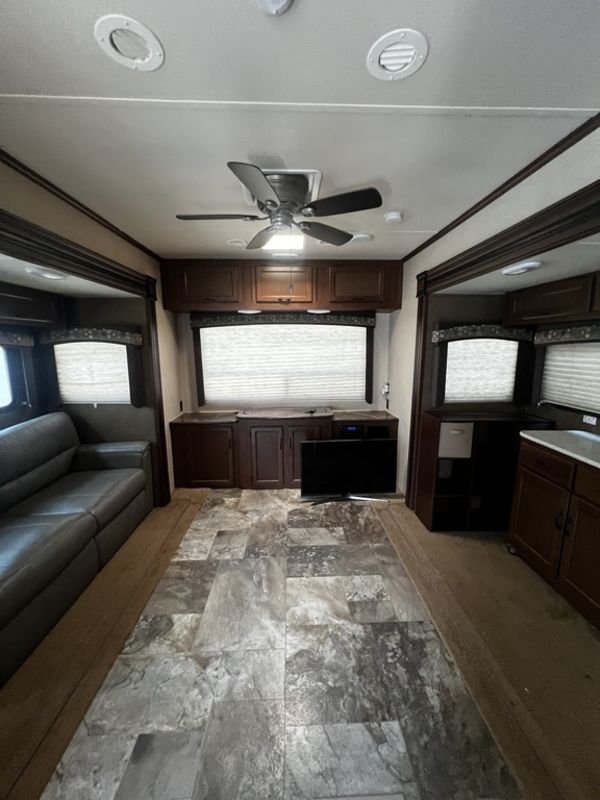 2015 Jayco 38RLTS - Image 10