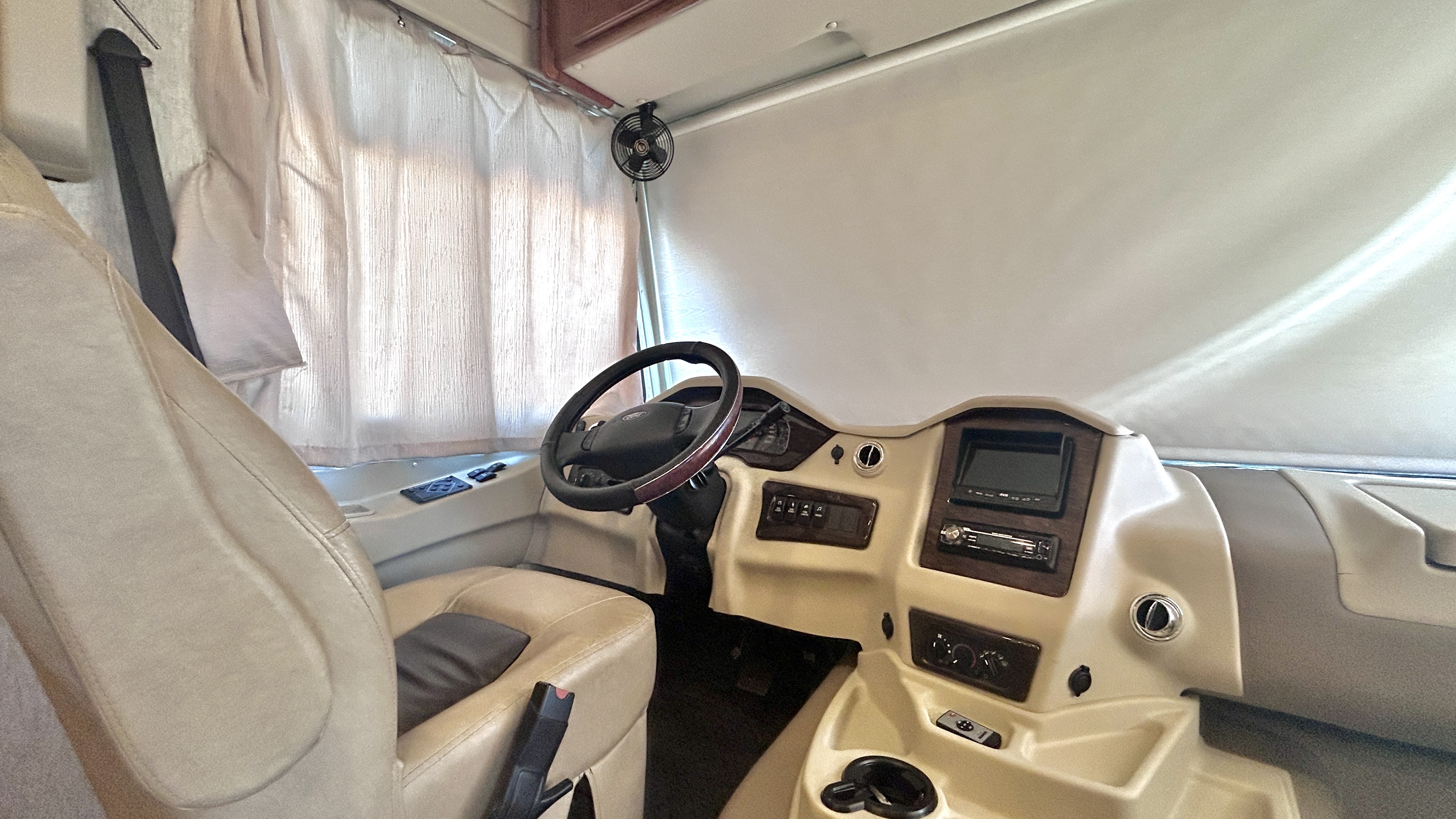 2019 Coachmen Mirada 35BH - Image 13