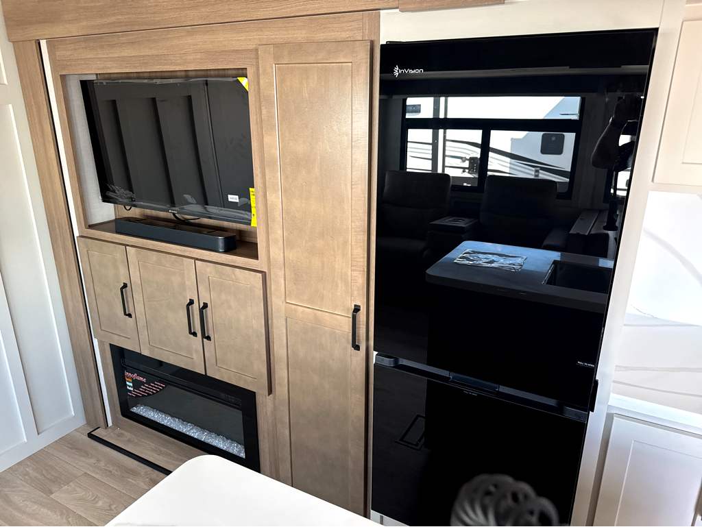 2027 VENTURE RV SPORTTREK 343VIB - Image 17
