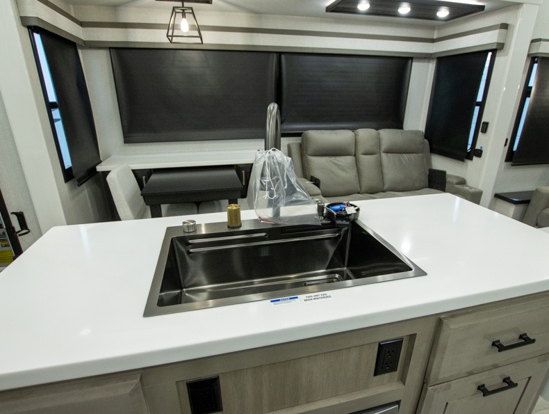 2026 Jayco Pinnacle 32RLTS - Image 7
