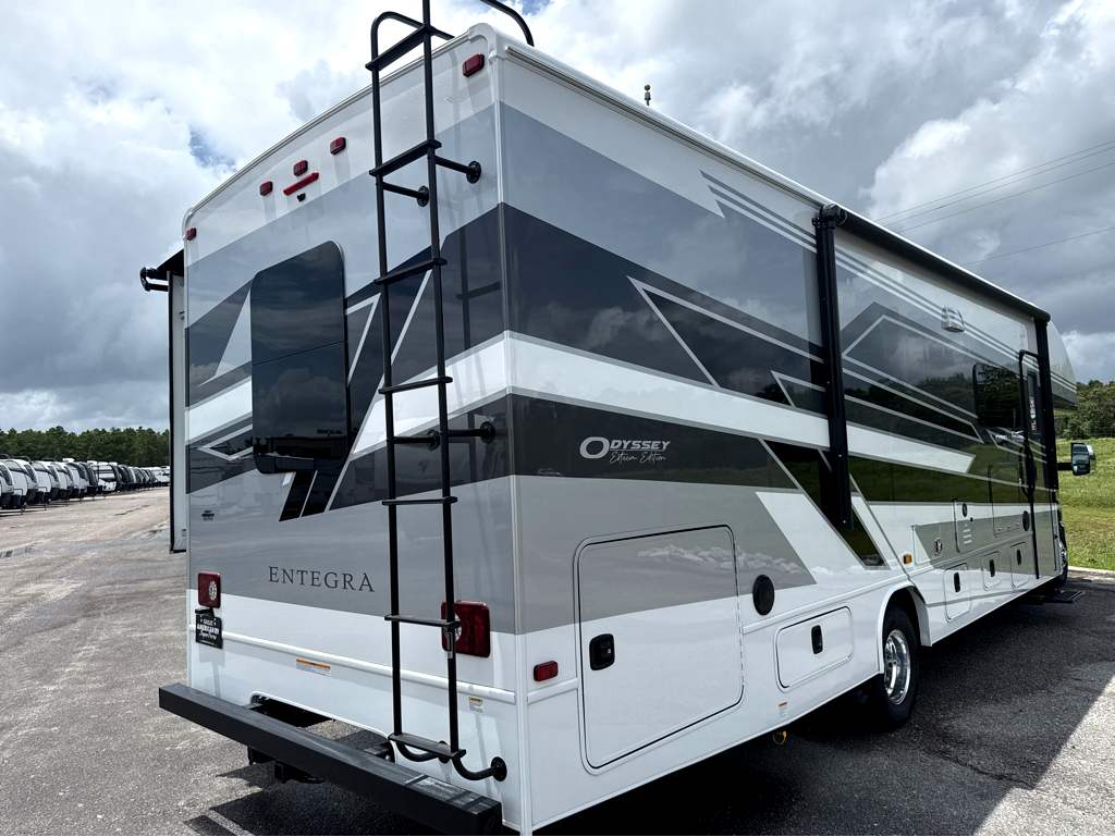 2027 ENTEGRA COACH ODYSSEY 29V - Image 4
