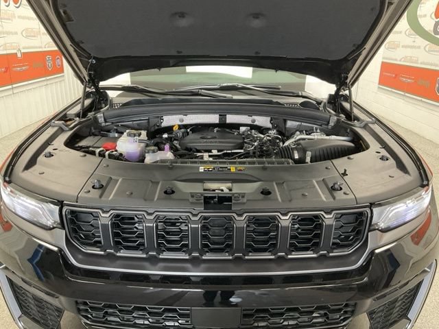 2026 Jeep Grand-Cherokee-L Laredo Altitude 4x4 - Image 16