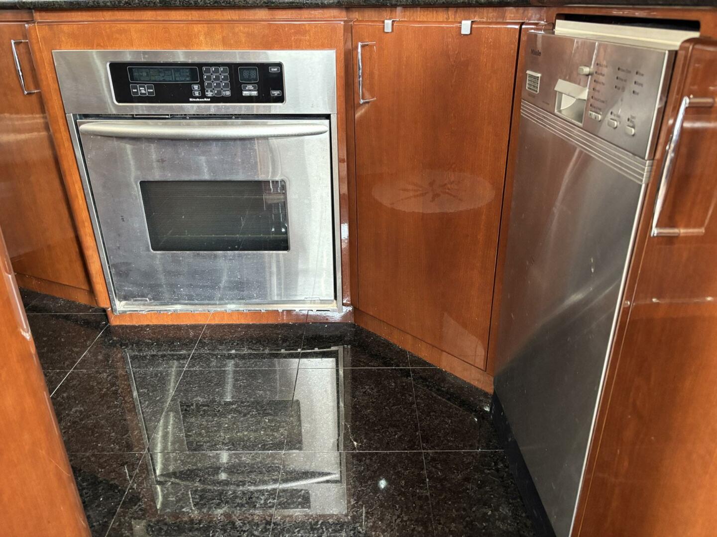 2006 Marquis 65 - Image 17