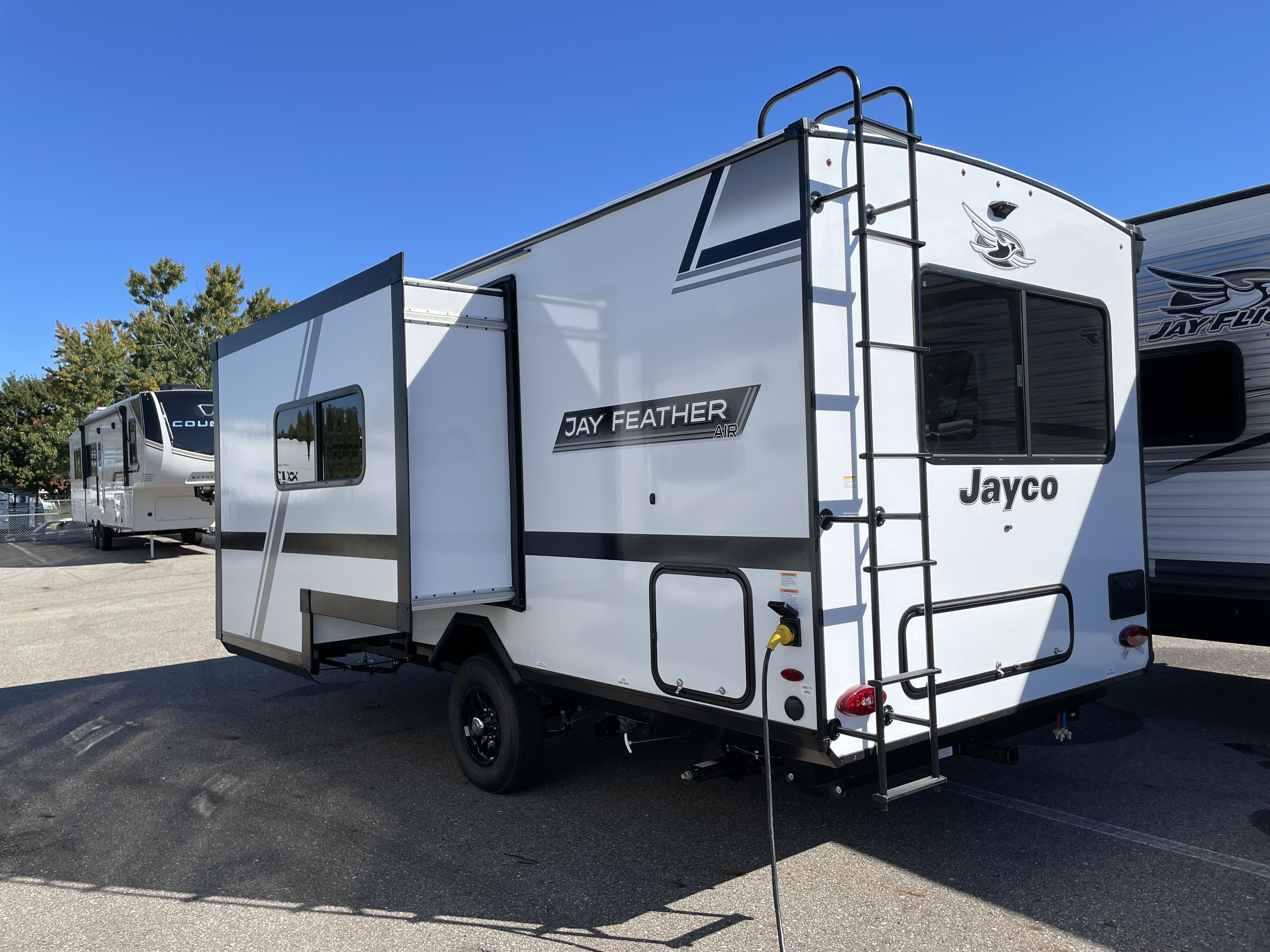 2027 Jayco Jay Feather Air 17FK - Image 6