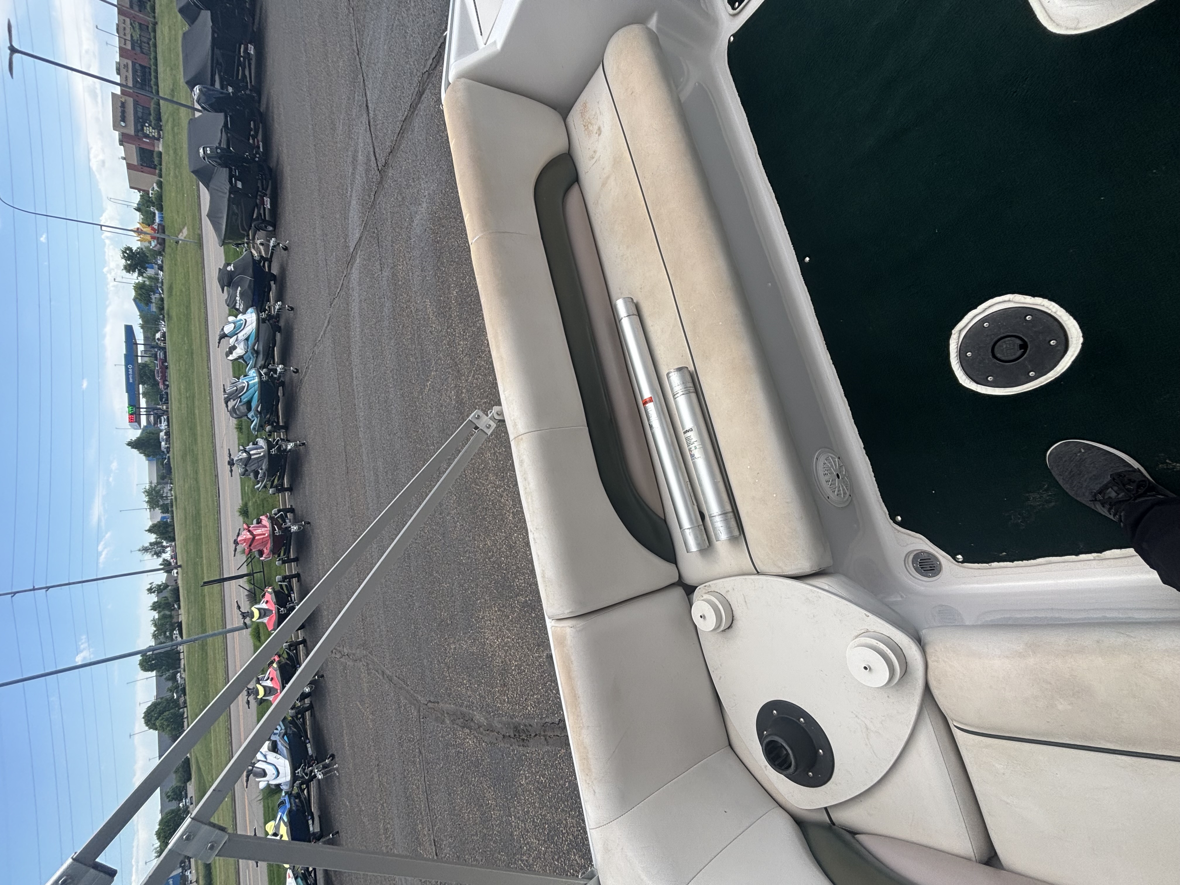 2001 Hurricane 228R - Image 6