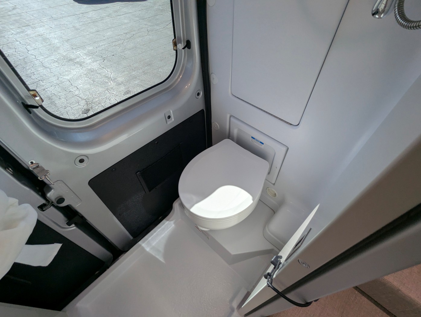 2027 Thor Motor Coach Tellaro 20L - Image 28
