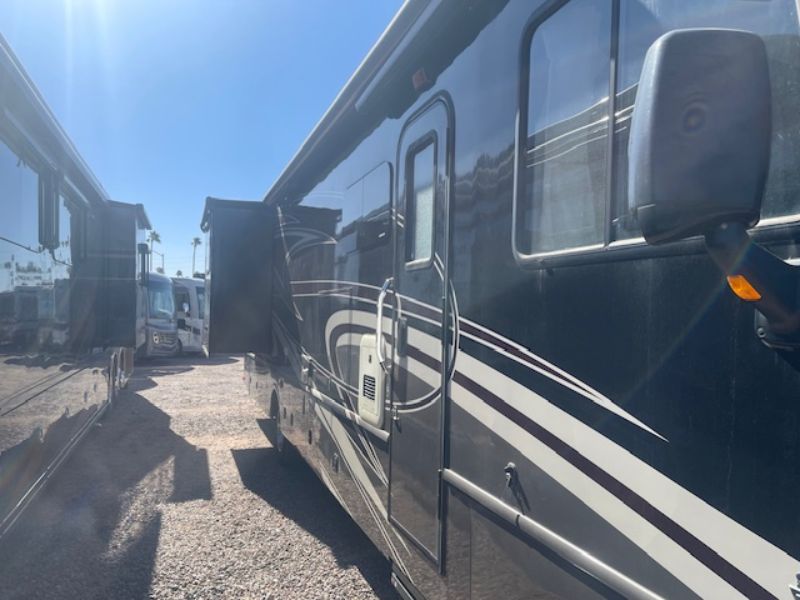 2017 Holiday Rambler Vacationer XE 34S - Image 2