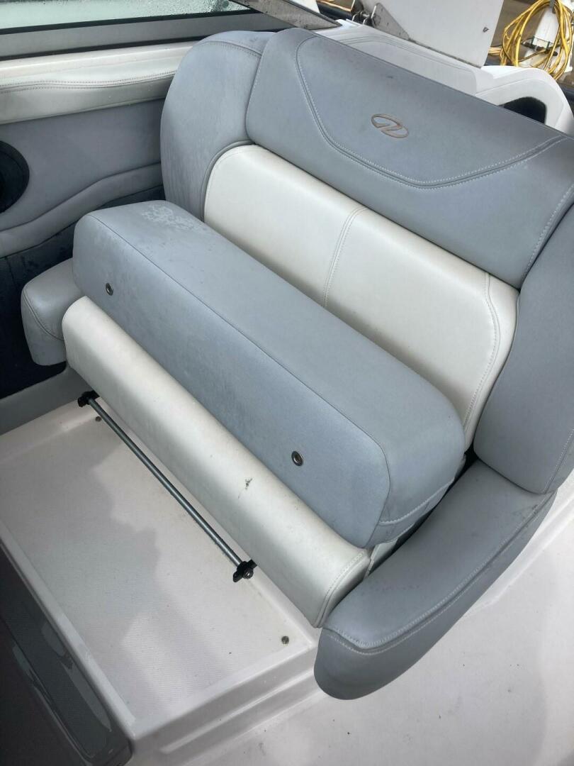 2015 Regal 28 Express - Image 16