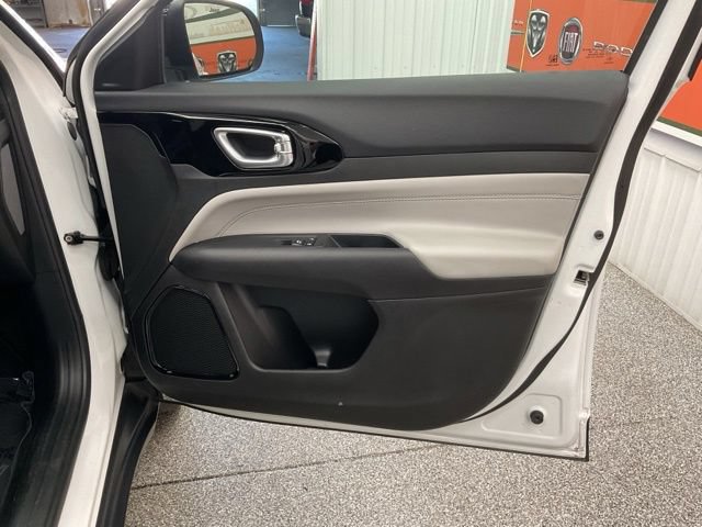 2025 Jeep Compass Limited 4x4 - Image 29