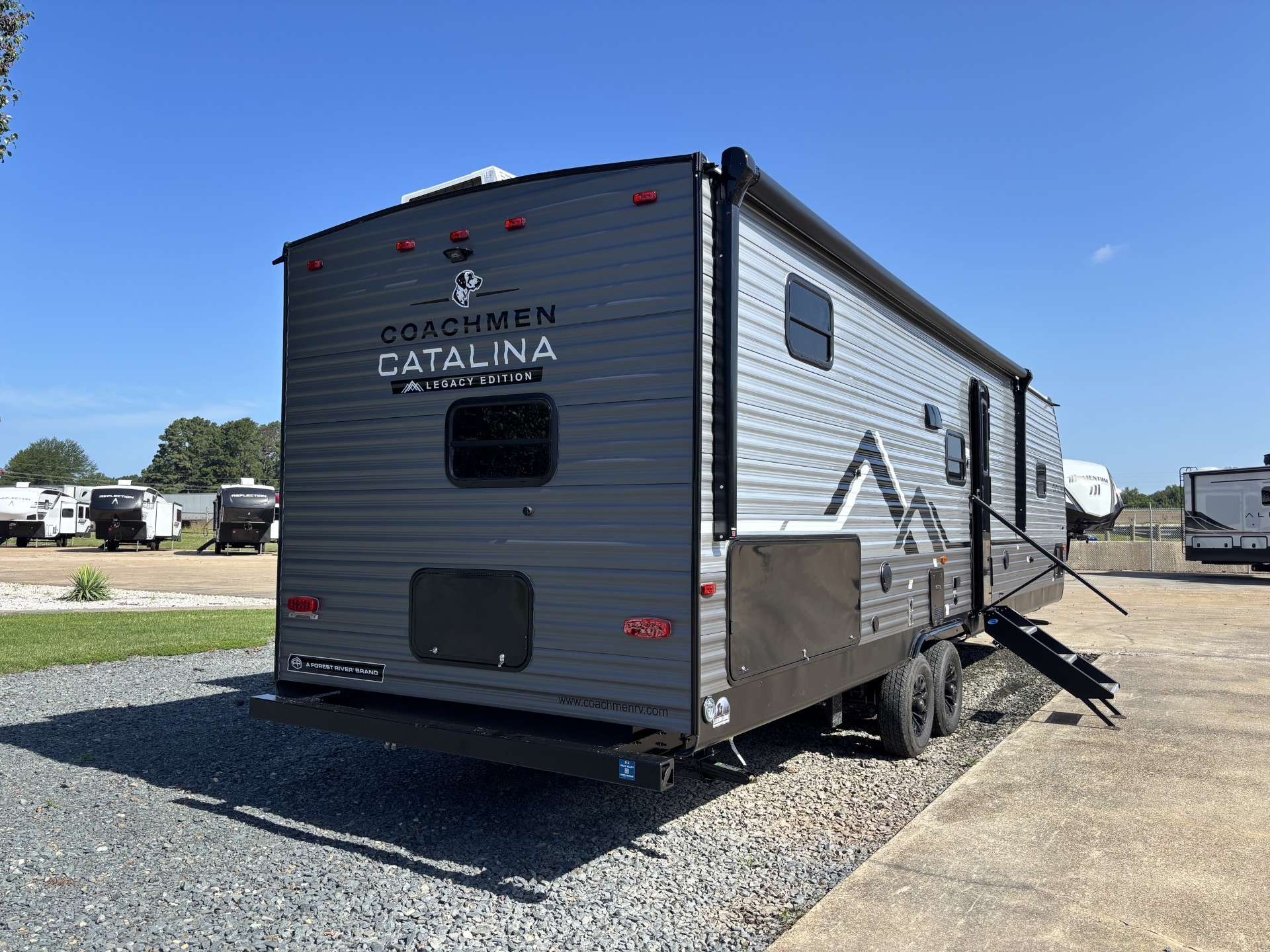 2027 Coachmen Catalina Legacy Edition 293TQBSCK - Image 8
