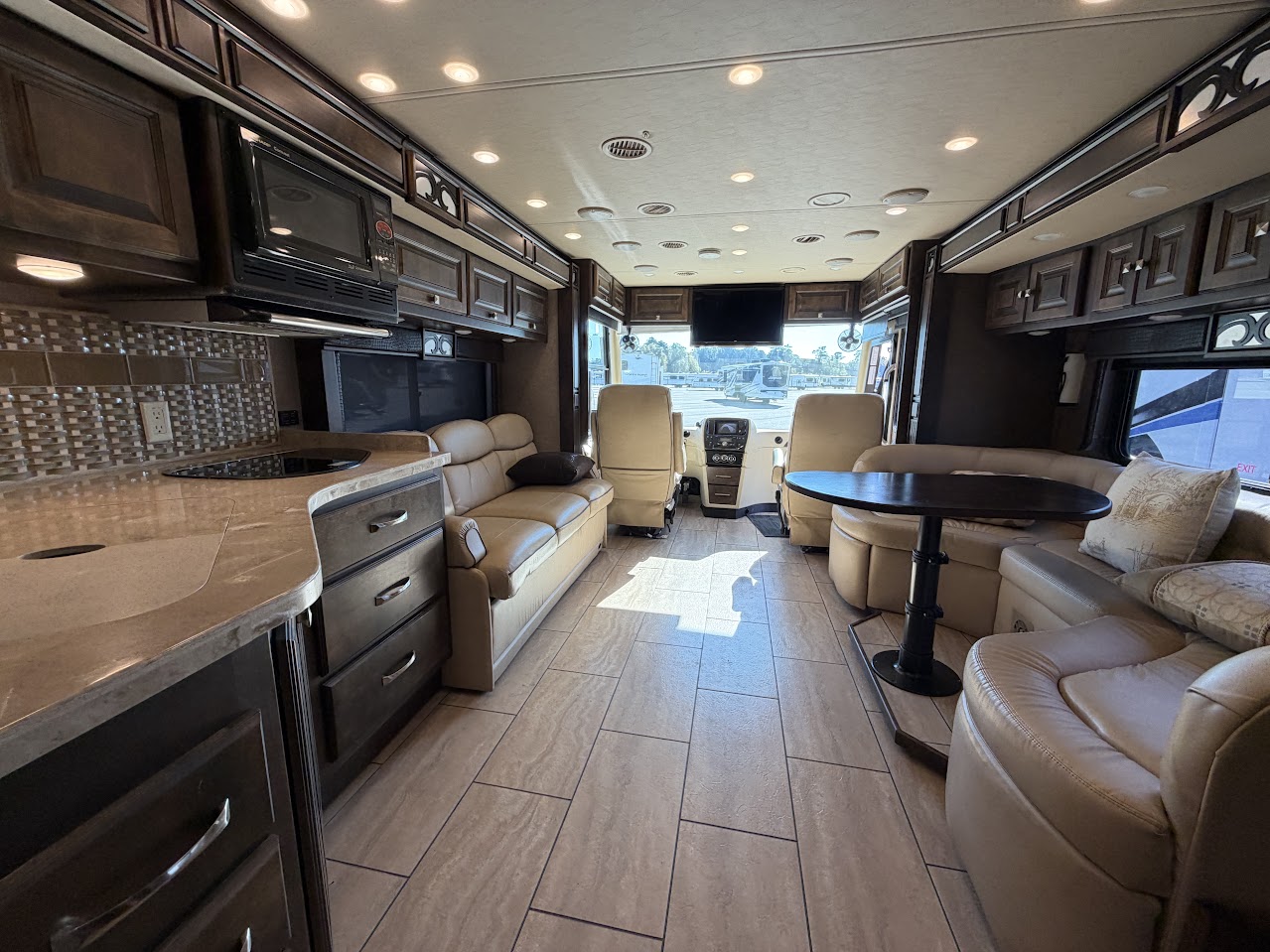 2017 TIFFIN ALLEGRO BREEZE 32BR - Image 34