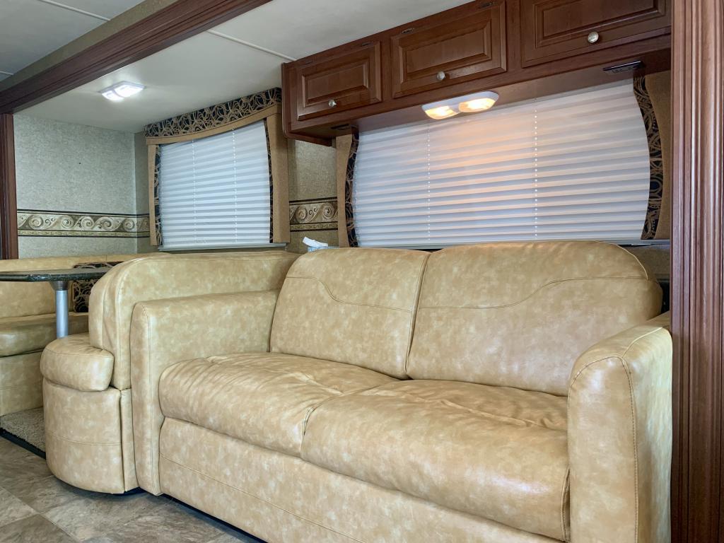 2013 THOR DAYBREAK 32HD - Image 15