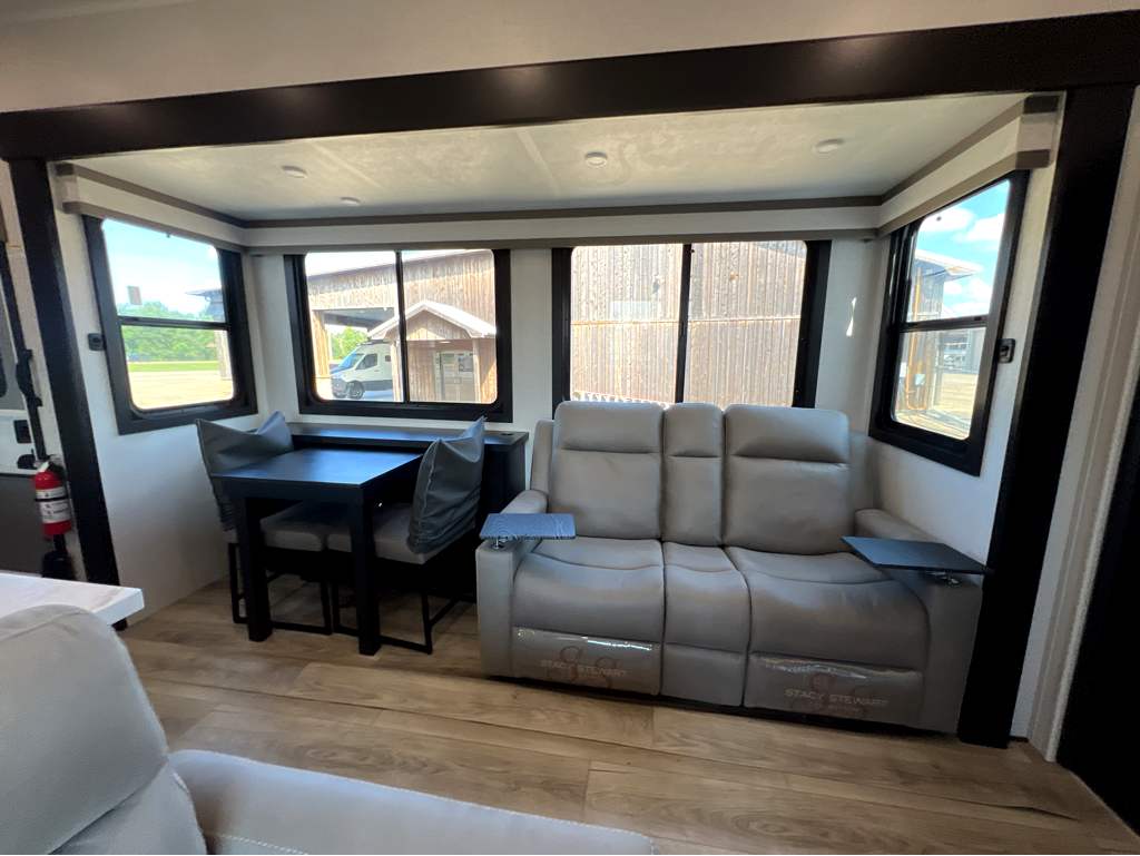 2026 JAYCO SEISMIC 395 - Image 16