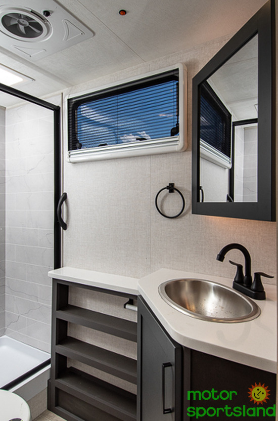 2027 Ember Overland Series 190MSL - Image 32