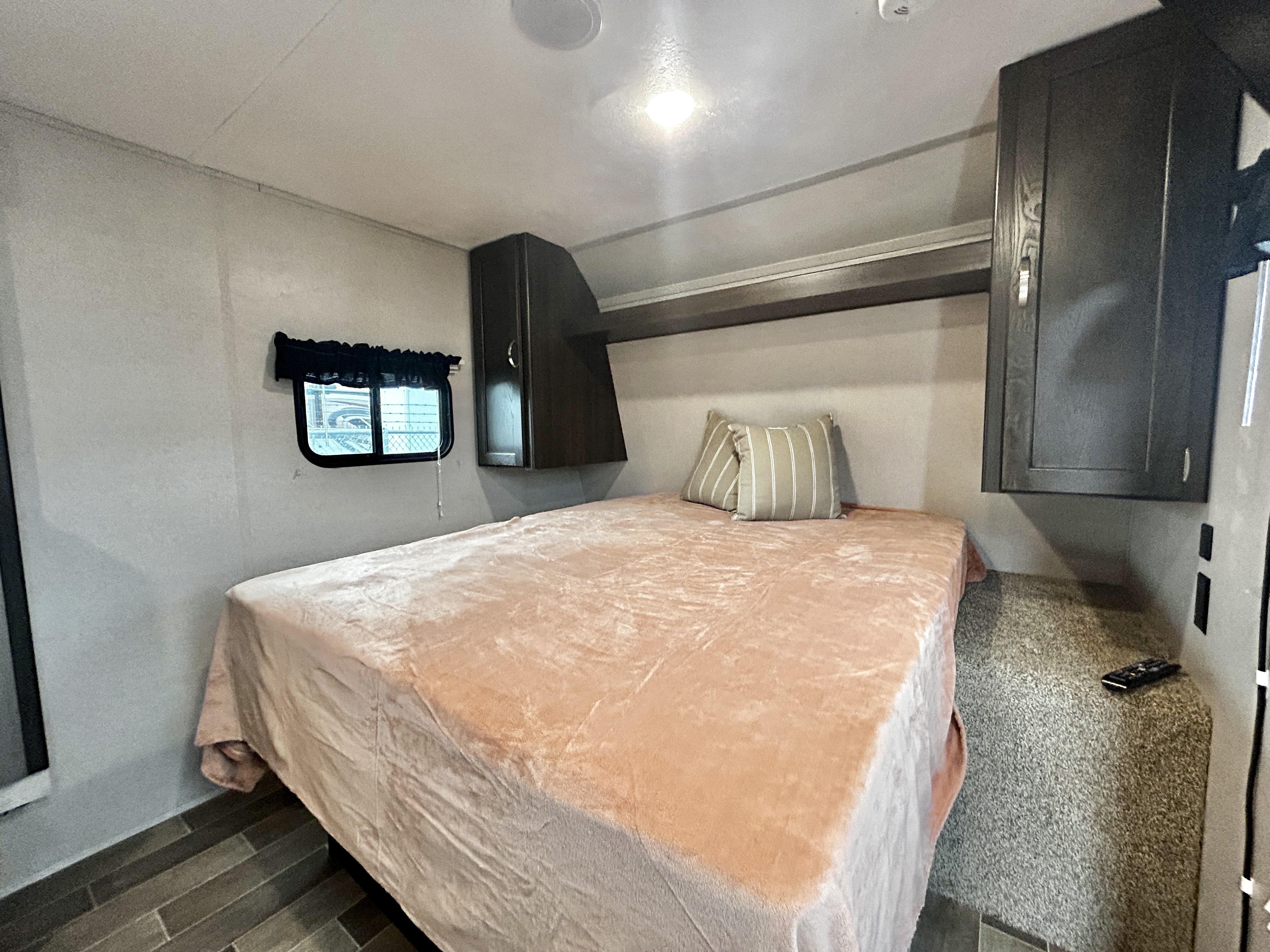 2019 Keystone Springdale Mini 1790FQ - Image 9